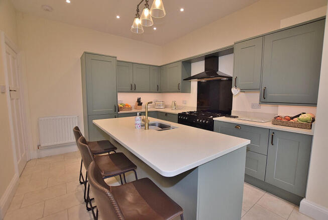 4 bed Detached for sale Image 11