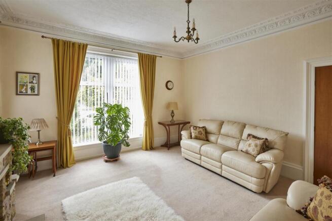 5 bed Semi-Detached for sale Image 8