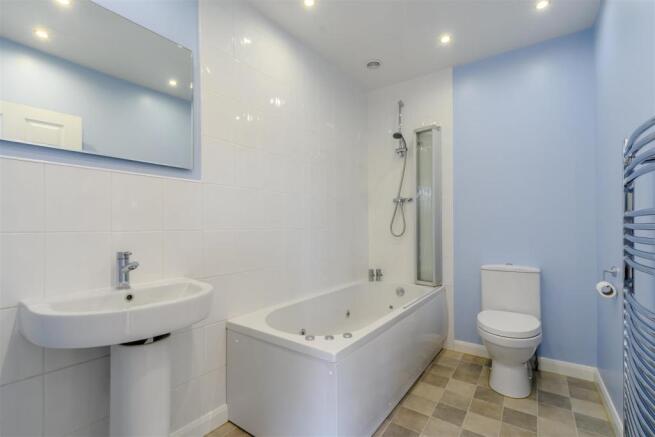 8439448-interior36.jpg
