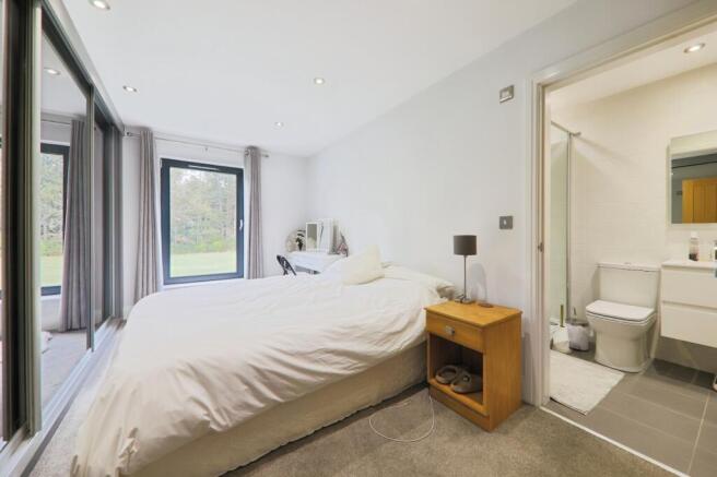4 bed Detached for sale Image 11