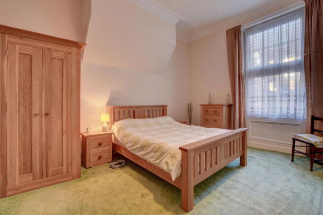 2 bed Ground Flat for sale Image 8
