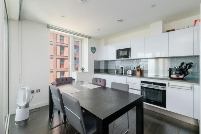 FL77_Pilot_Walk_0...