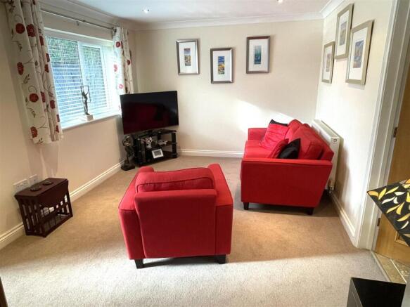 Sitting Room 1.JPG