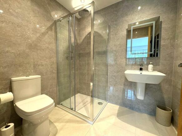 Bedroom 4 En Suite.jpg