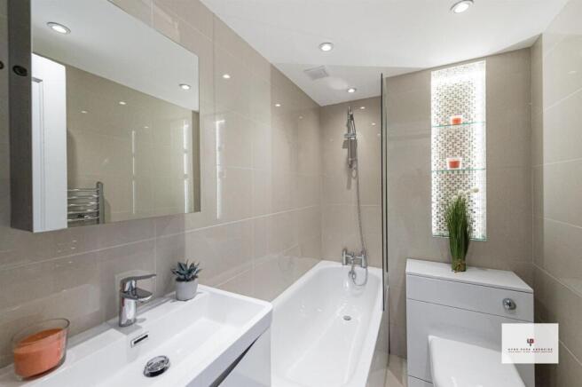 Queen¿s Court 146-003-003 Logo.jpg