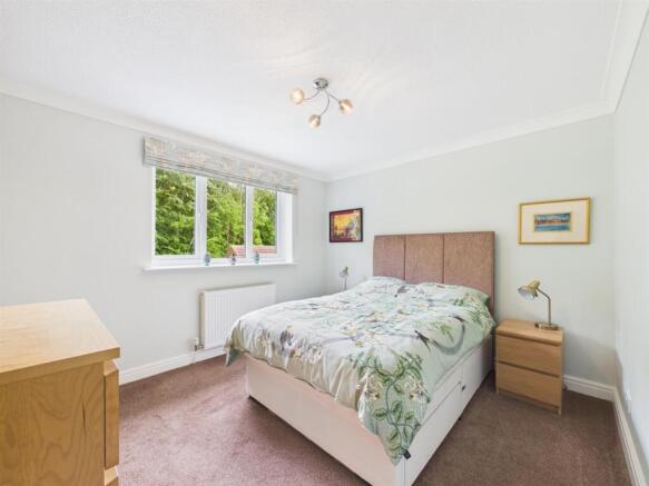 4 bed Detached for sale Image 9