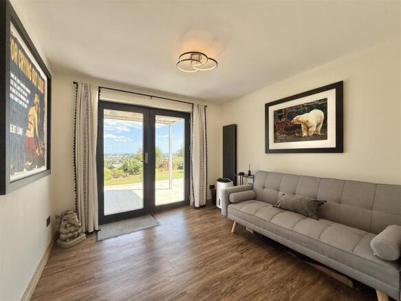 Bedroom 4.jpg