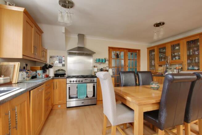 KITCHEN DINER