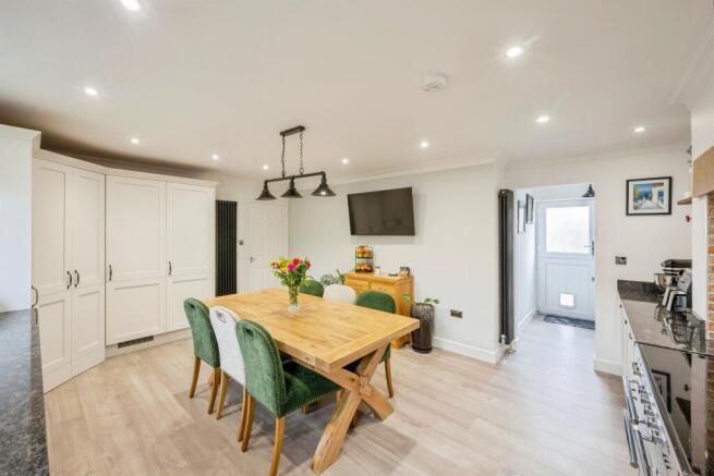 4 bed Terraced Bungalow for sale Image 7