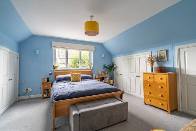 4 bed Detached for sale Image 9