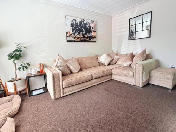 3 bed Semi-Detached for sale Image 4