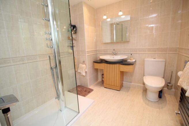 Master En-Suite