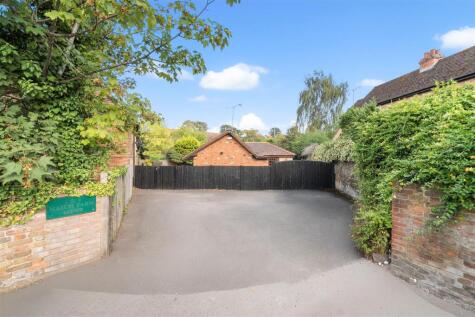 Hatch Farm Mews, Addlestone