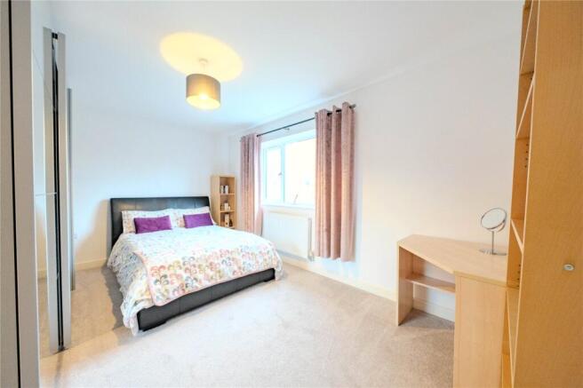 5 bed Detached for sale Image 9