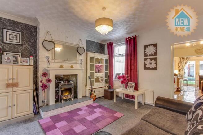 DINING / SITTING ROOM: