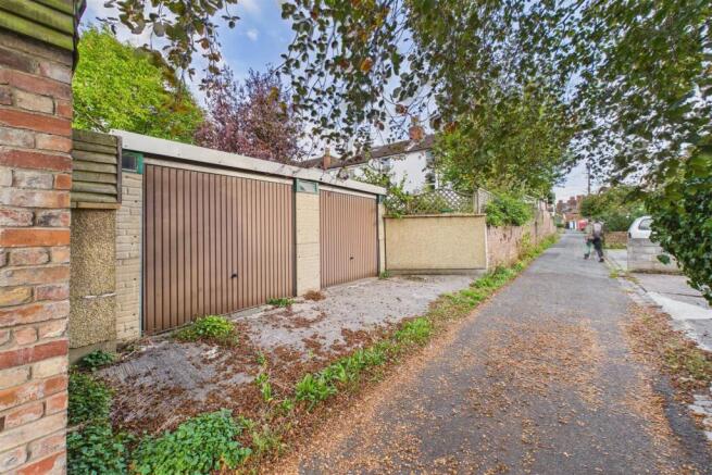 2 Henleaze Gardens, Henleaze, Bristol BS9 4HJ | Fr