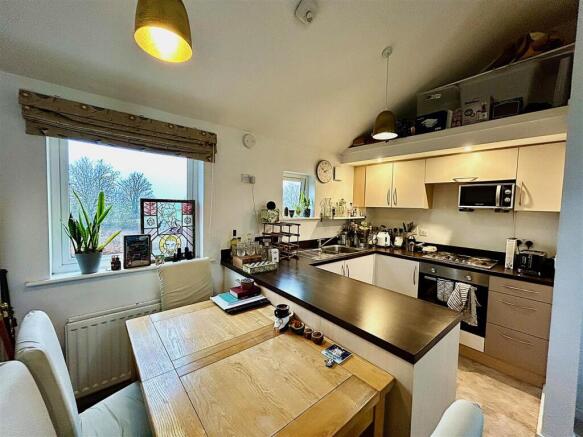 Kitchen & Dining Area