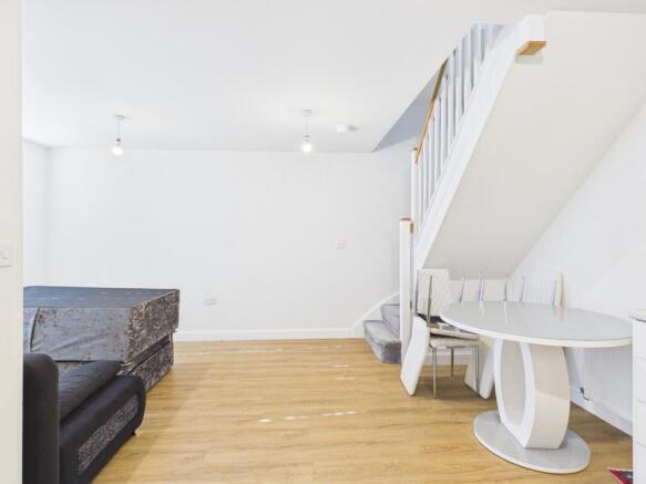 CAM03729G0-PR0266-STILL004