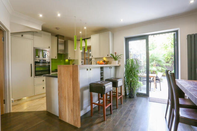 2 Russell Road-13.jp