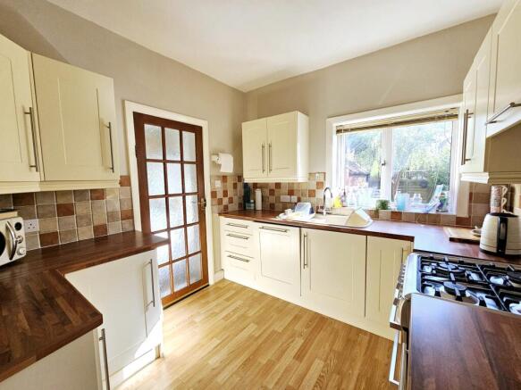 3 bed Semi-Detached for sale Image 6