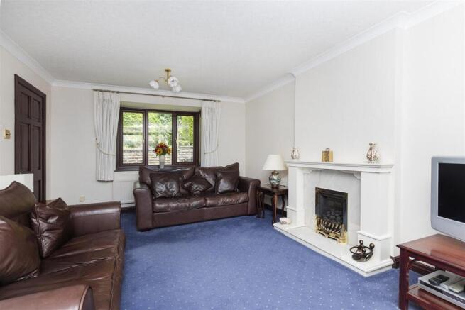 4 bed Detached for sale Image 7