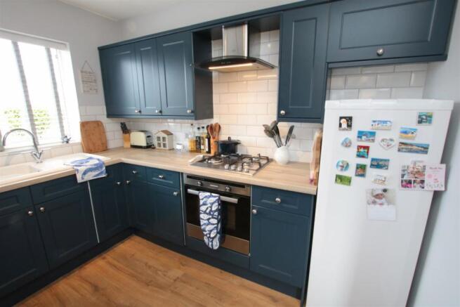 CONTEMPORARY FITTED KITCHEN