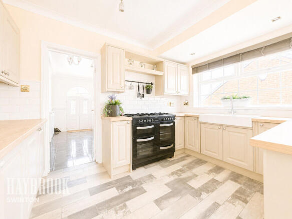 4 bed Detached for sale Image 6