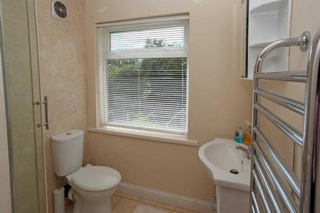 FAMILY SHOWER ROOM