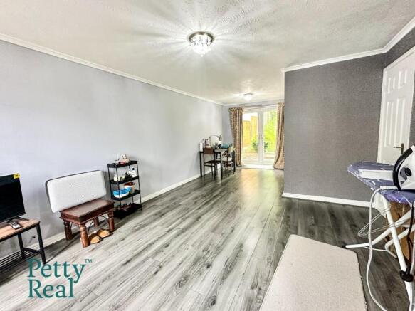 3 bed Semi-Detached for sale Image 7
