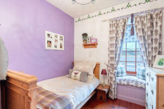 BEDROOM 2
