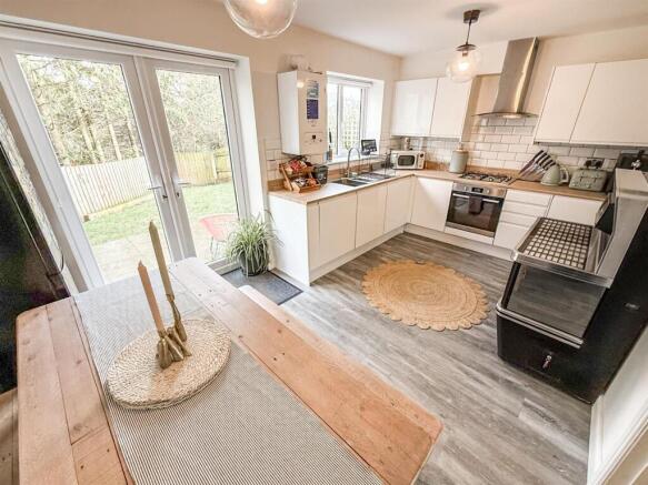 Kitchen/ Dining Room