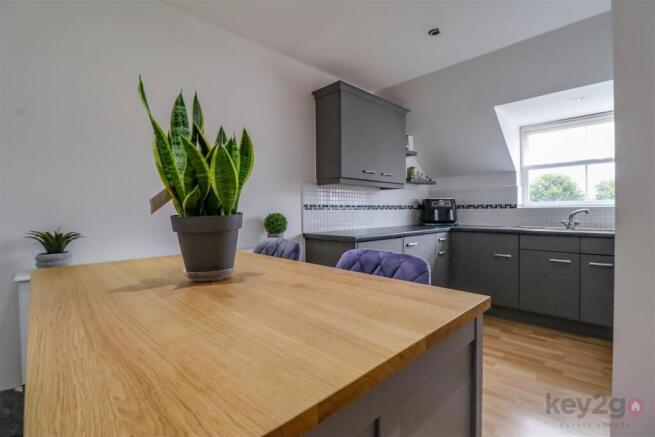 2 bed Flat for sale Image 6