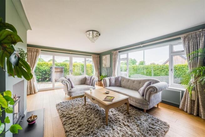 19 Highlands Close-13.jpg