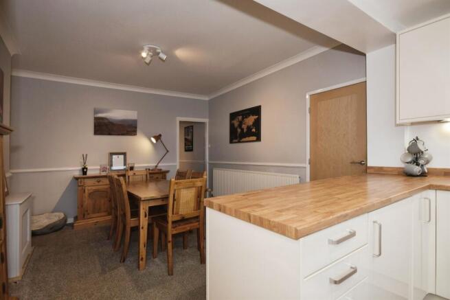 3 bed Semi-Detached for sale Image 5