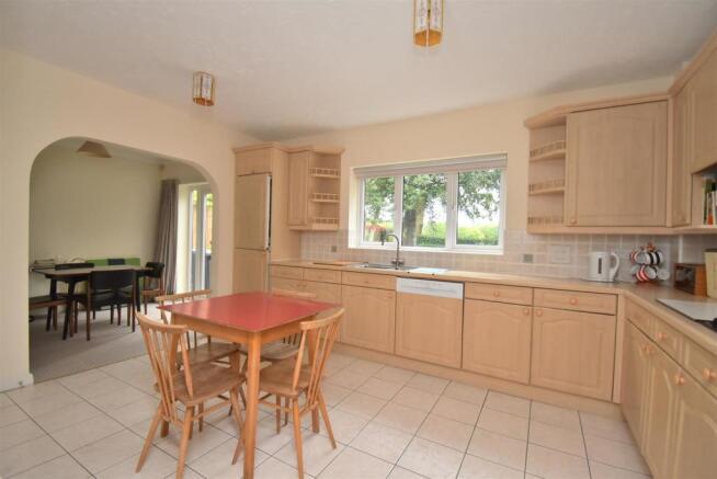 Living Kitchen/Dining Room