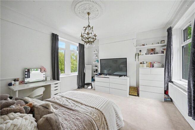 5 bed House for sale Image 11