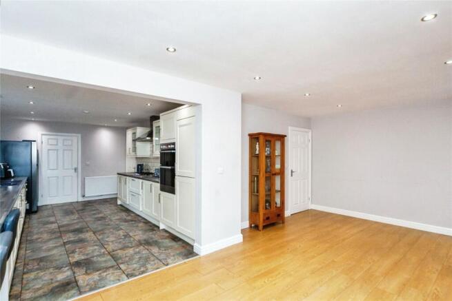 Kitchen/ Dining Room