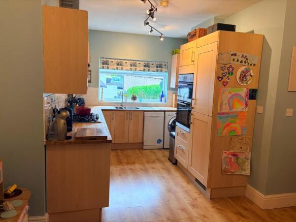 4 bed Semi-Detached for sale Image 4