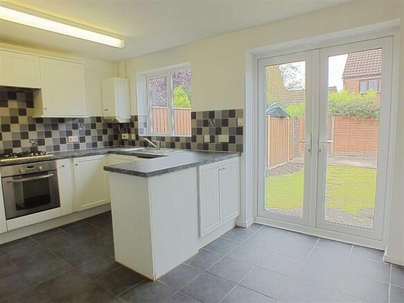 KITCHEN/DINING ROOM