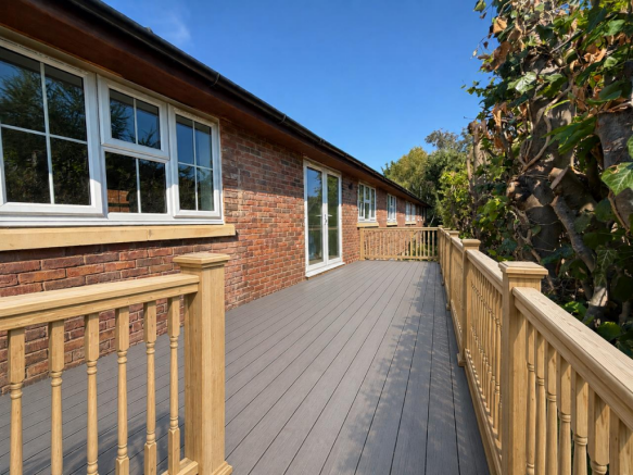 Lymehurs exterior 1.png