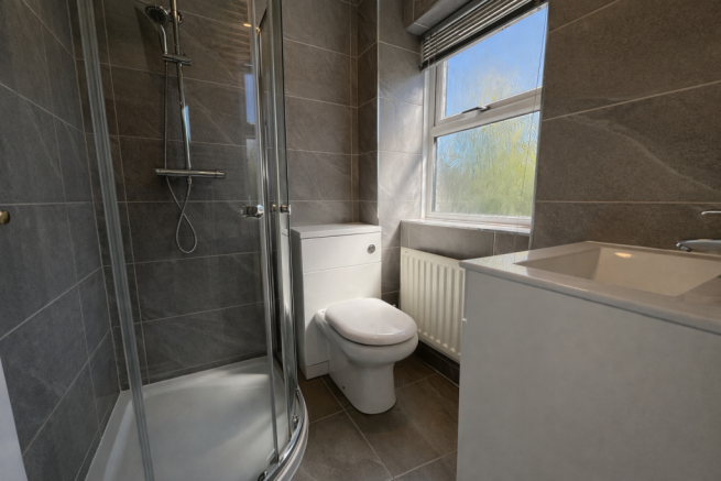 6 bed Detached for sale Image 10