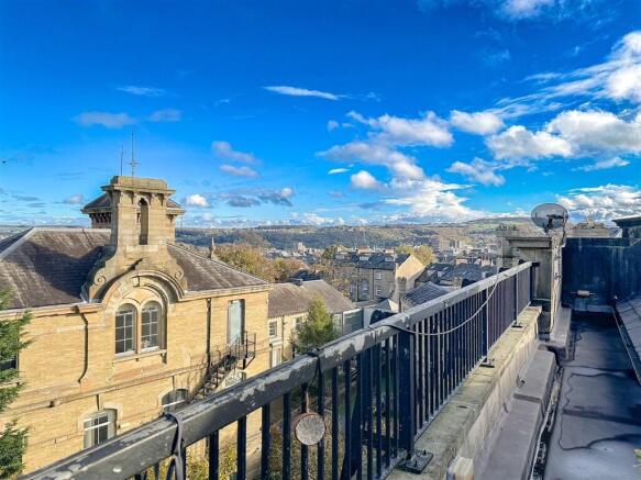 2 bed Penthouse for sale Image 8