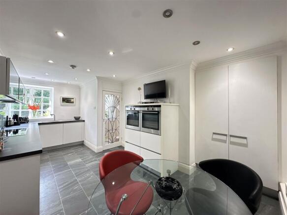 4 bed House for sale Image 5