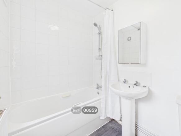 2 bed Terraced to rent Image 10