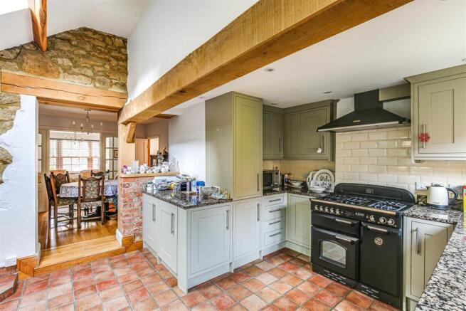 9 Kitchen brreakfast room.jpg