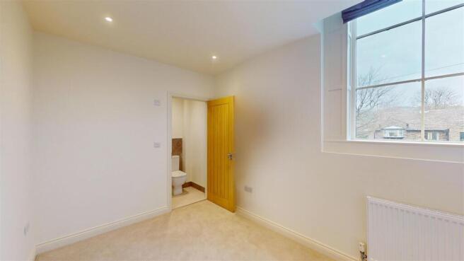 4 bed Mews to rent Image 12