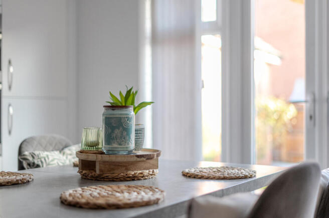 1400106-4-696a098...