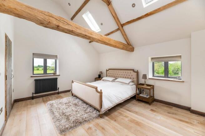 5 bed Detached for sale Image 8