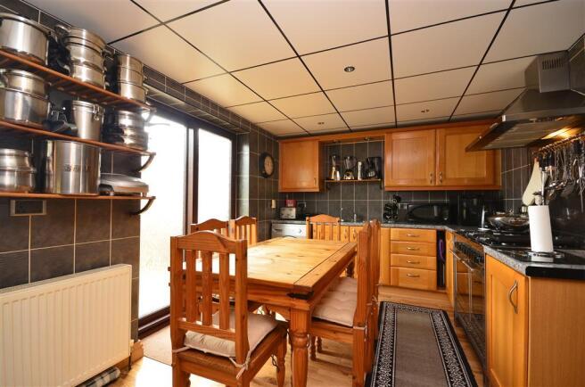 Kitchen / Breakfast Area