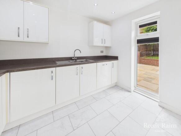 5 bed Detached for sale Image 10